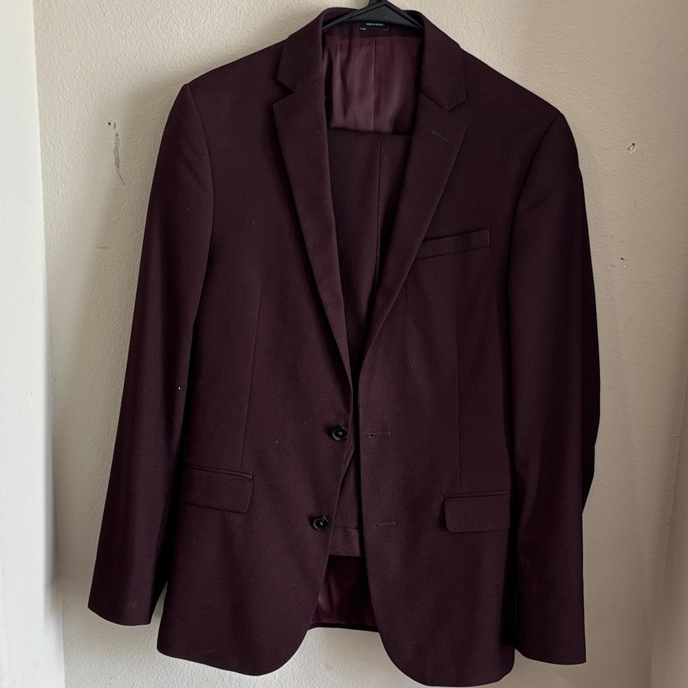 36 R Slim Elegant Burgundy Men's Suit ( Blazer and Pant )